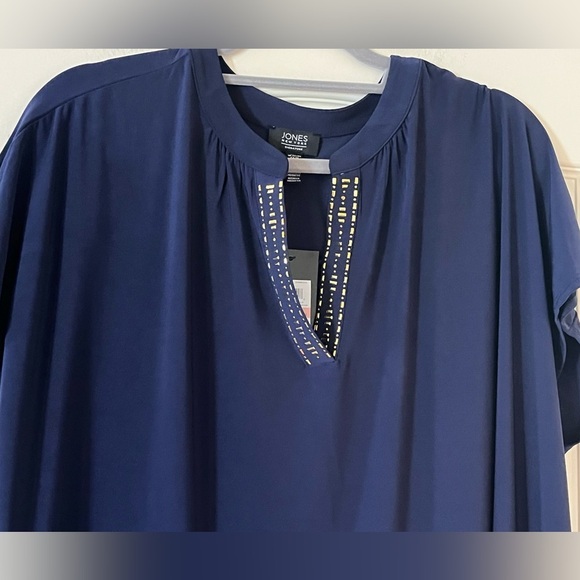 New! Jones Nee York Navy Blouse with Embellished Gold Neckline Size 2X - Picture 5 of 13